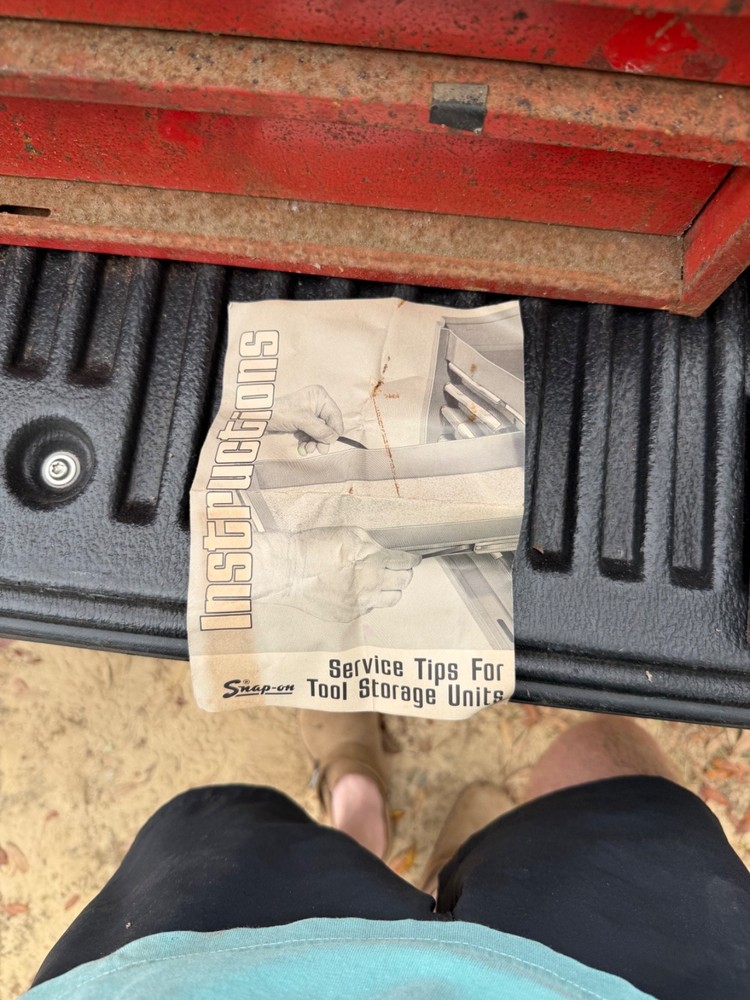 Vintage red snap on tool box
