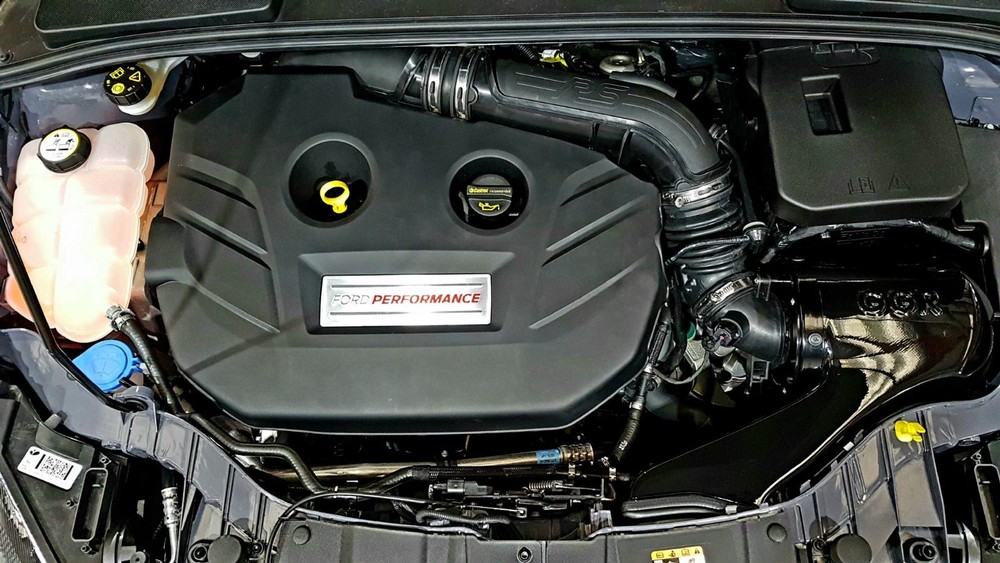 Smooth Gloss Black CAIS Cold Air Induction Kit | Ford Focus RS MK3
