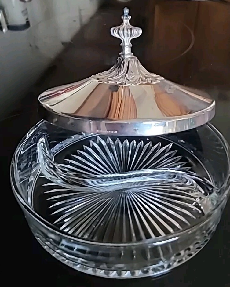 Devided Candy Dish With Silver Plated Lid Newport EPYB 6.25"