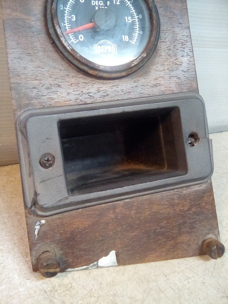 1999 Peterbilt 385 17-02739 Gauge Panel Dash Panel