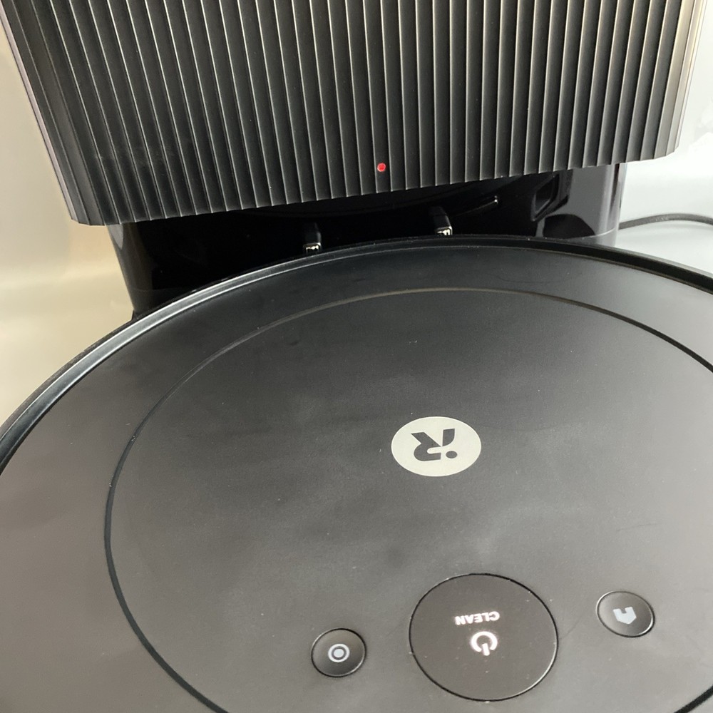 Roomba Vac 2 Essential Robot + AutoEmpty Q052020