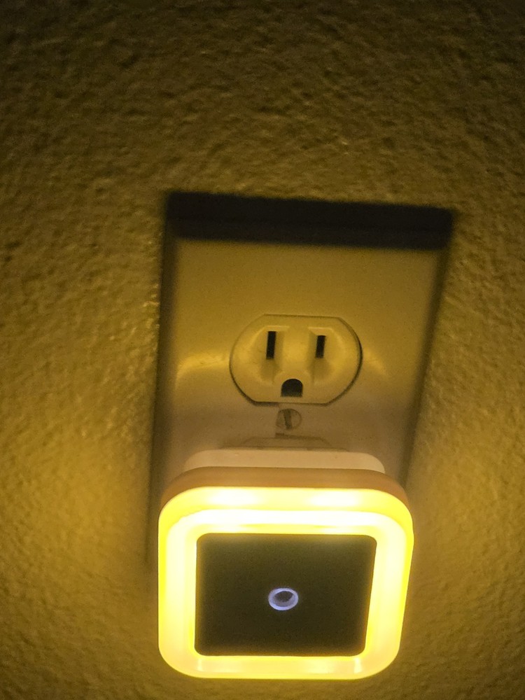 LED Light Sensor Night Light Plug-In Auto On/Off Square 0.5W Energy Saving