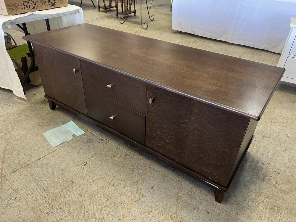 Console / Mid-Century Modern style TV stand console or sideboard