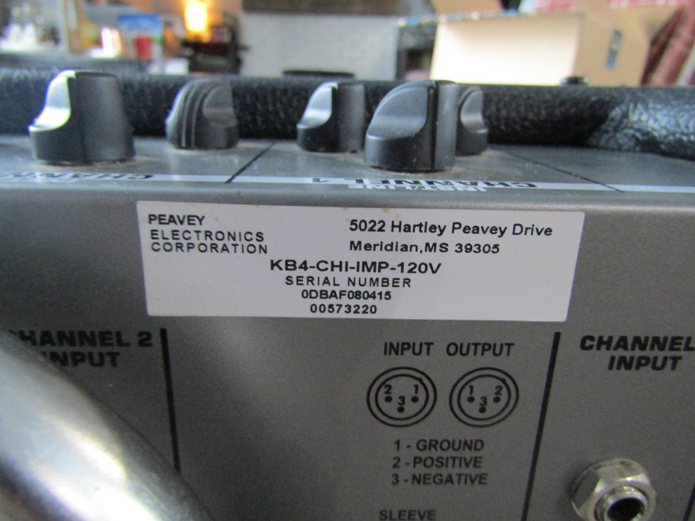 PEAVEY KB4 AMPLIFIER