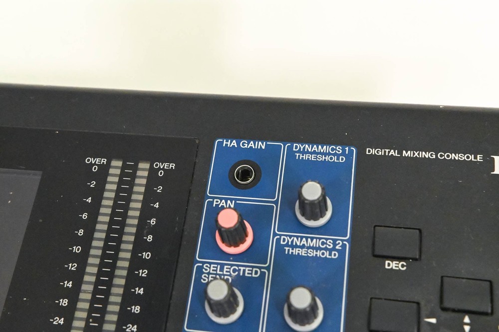 Yamaha LS9-32 32-Input Digital Mixing Console CG01SF2