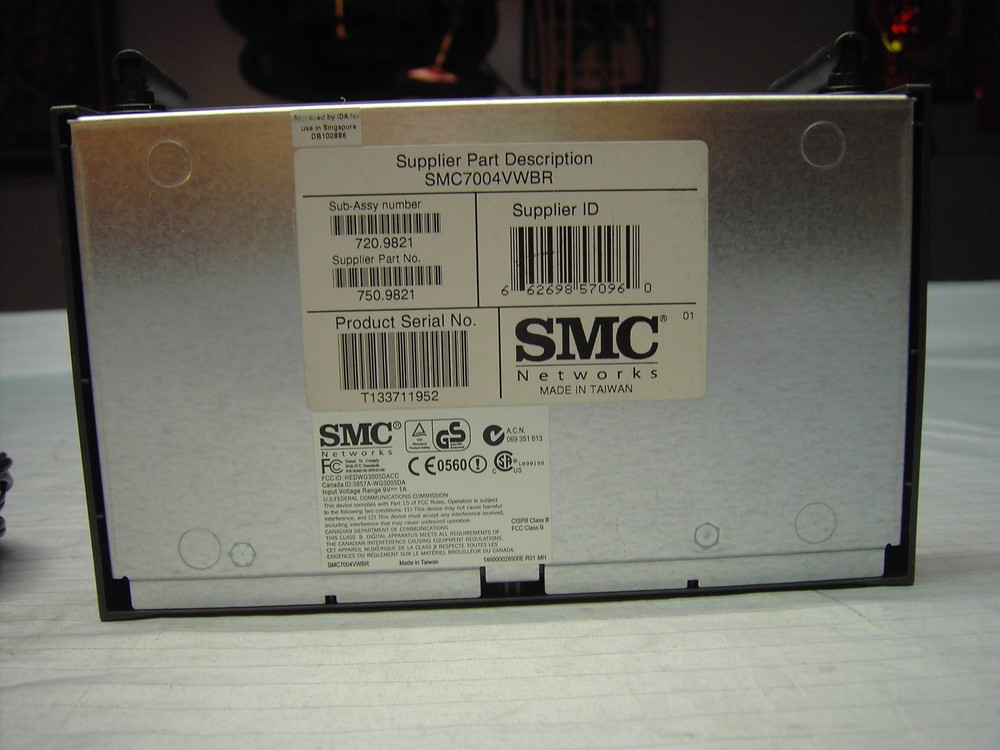 SMC BARRICADE ROUTER SMC7004VWBR powers up fine but untested
