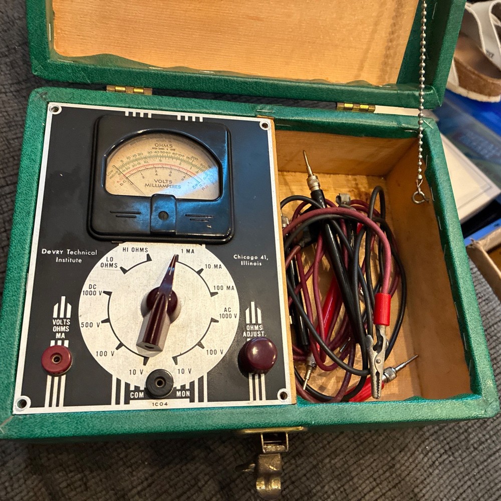 Vintage DeVry Technical Institute model 1c04 Multimeter Ohmmeter Voltmeter