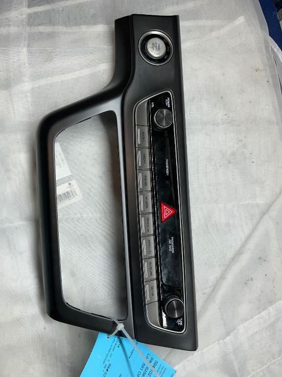 Info-GPS-TV Screen Control Panel And Clock US Built Fits 18-19 SONATA 468725