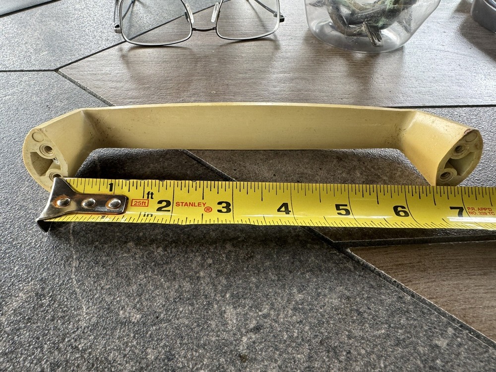 TELEVISION HANDLE Unknown Type 6-13/16 Inch Between Mounting Holes Plastic