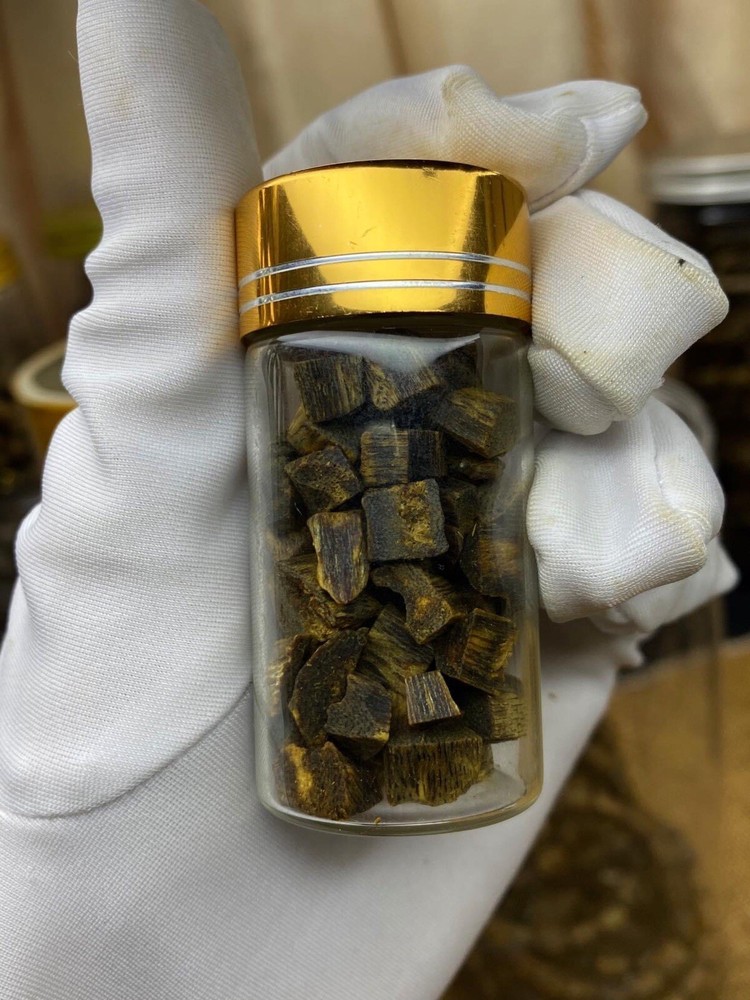 Old White Kynam Agarwood Chunks 100% Sinking From HaiNam 5Gram