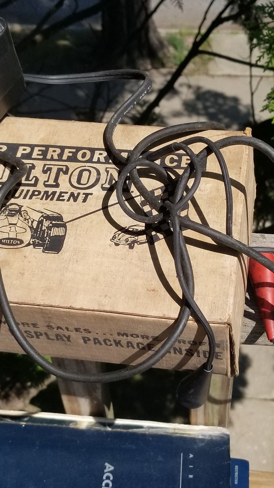 MILTON VINTAGE AUTO / CAR ENGINE ANYLIZER TESTER