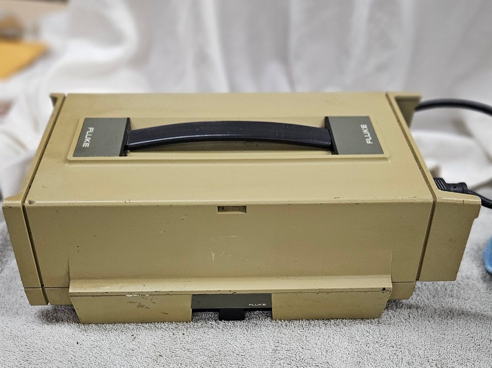 Fluke 7260A Universal Counter Timer 100-220V Tested. Powers ON. Nice!
