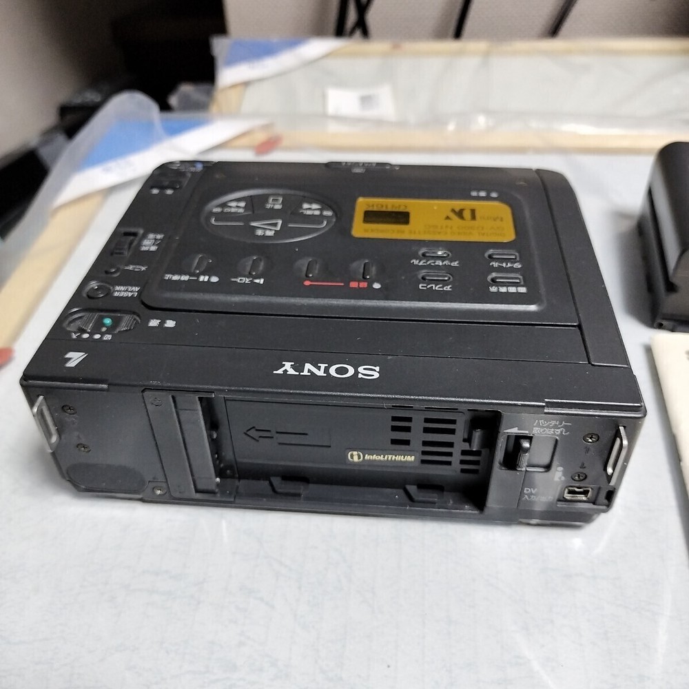 SONY GV-D300 Video-Walkman Cassette-Recoder Good