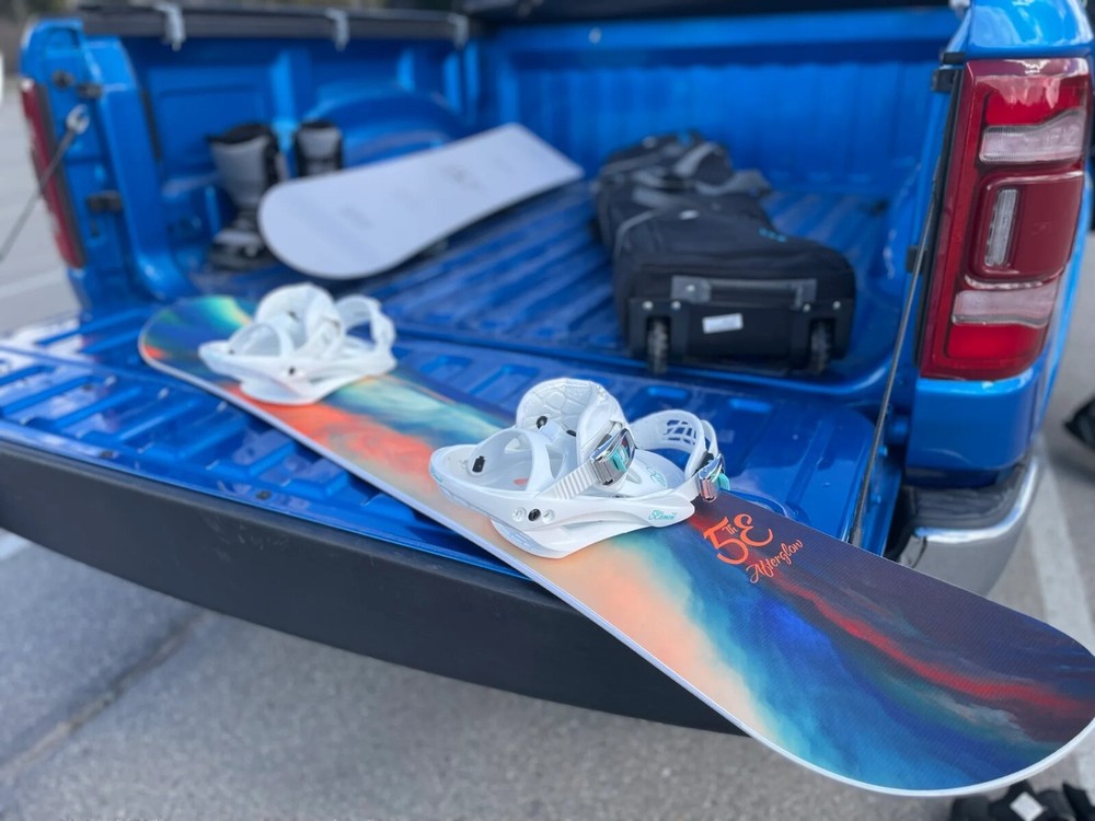 New 5th Element Afterglow Snowboard &binding combo, w/Burton or Stealth Binding