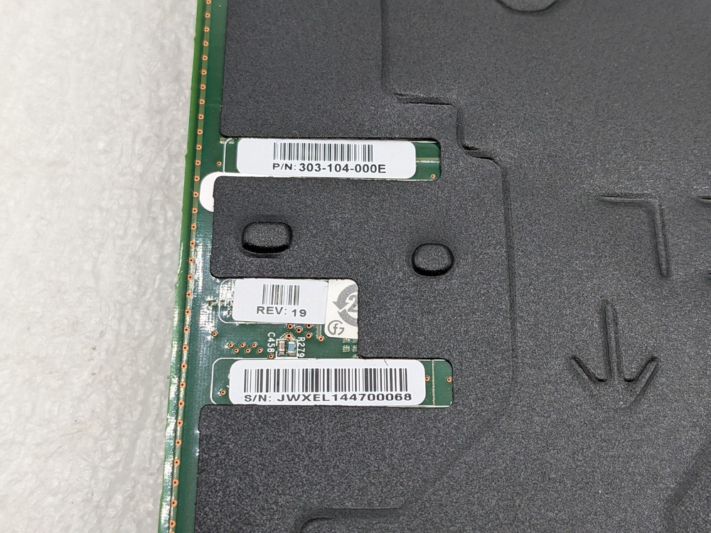 EMC 303-104-000E Server 25 Drive 6GBPS SAS LCC Controller Card
