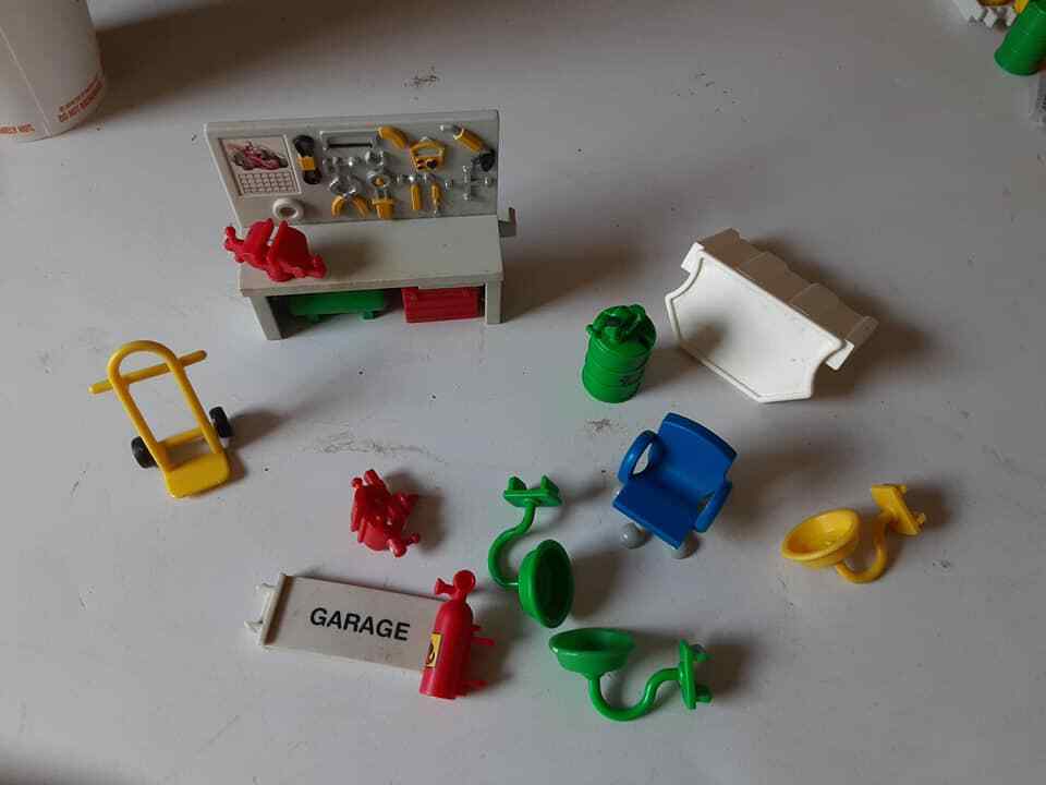 Rokenbok Building System SERVICE STATION ACCESSORY LOT