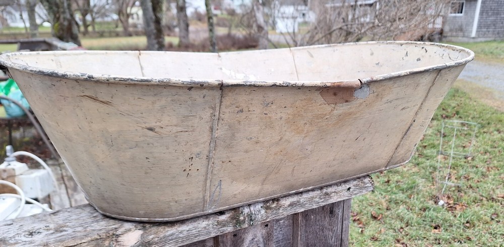 Vintage Metal Wash Basin