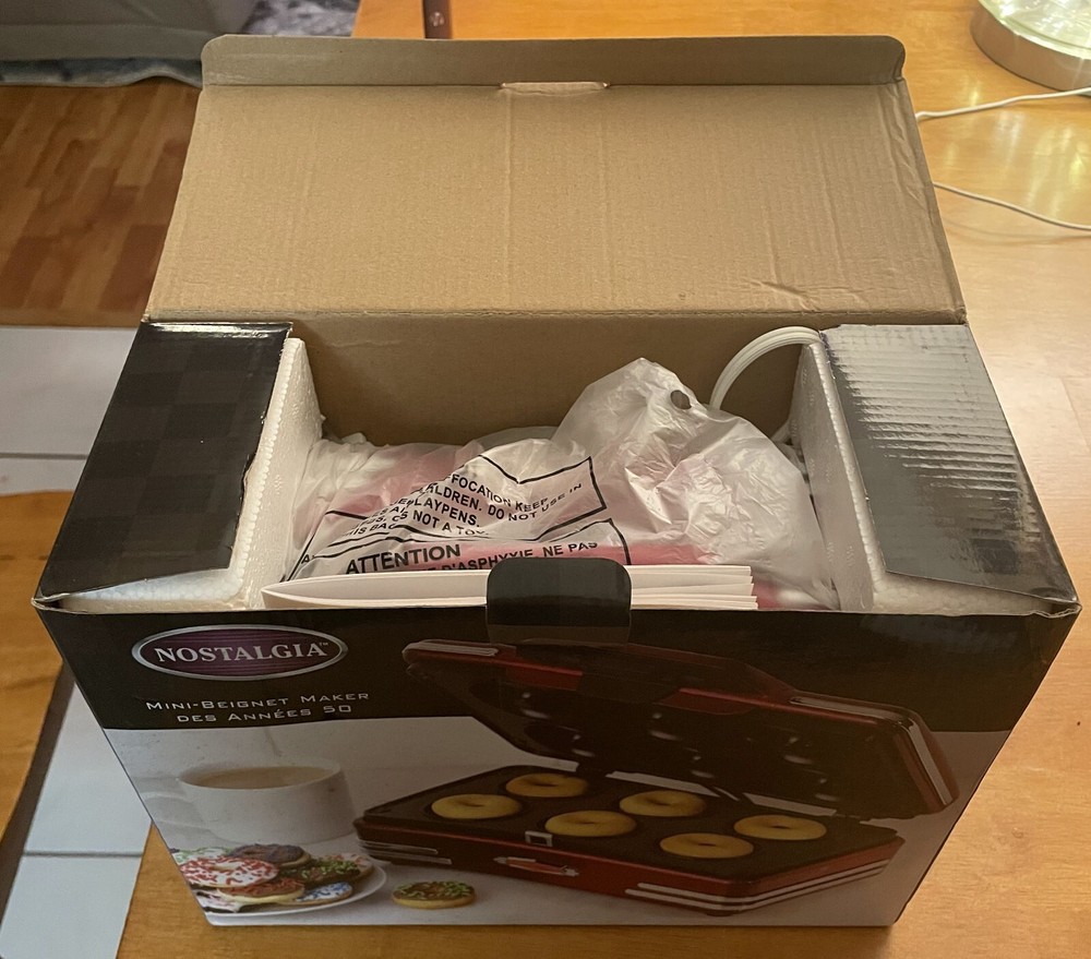 NOSTALGIA '50s-STYLE MINI DONUT MAKER