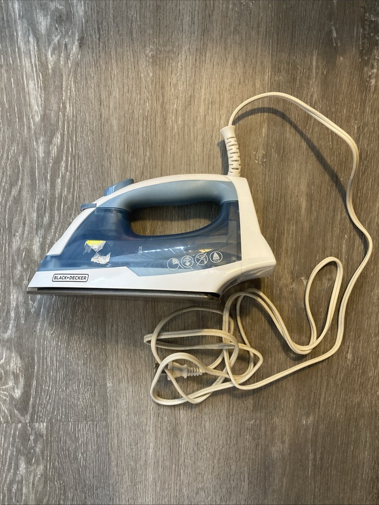 BLACK+DECKER IR40V Easy Steam Compact Iron - Blue/White