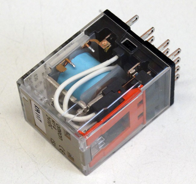 2x Omron MY4 24VDC 250VAC 30VDC Indus. Relay + PYF14A-E Relay Socket -Unused-