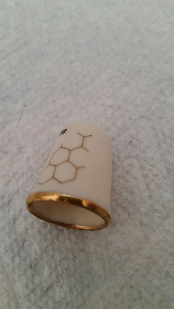 OUEEN BEE TIMBLE White Porcelain