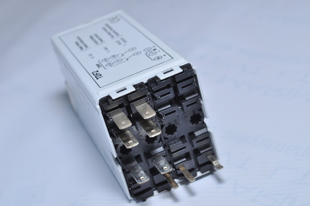 ARTECHE TDF2 Time Delay Relay 110VDC