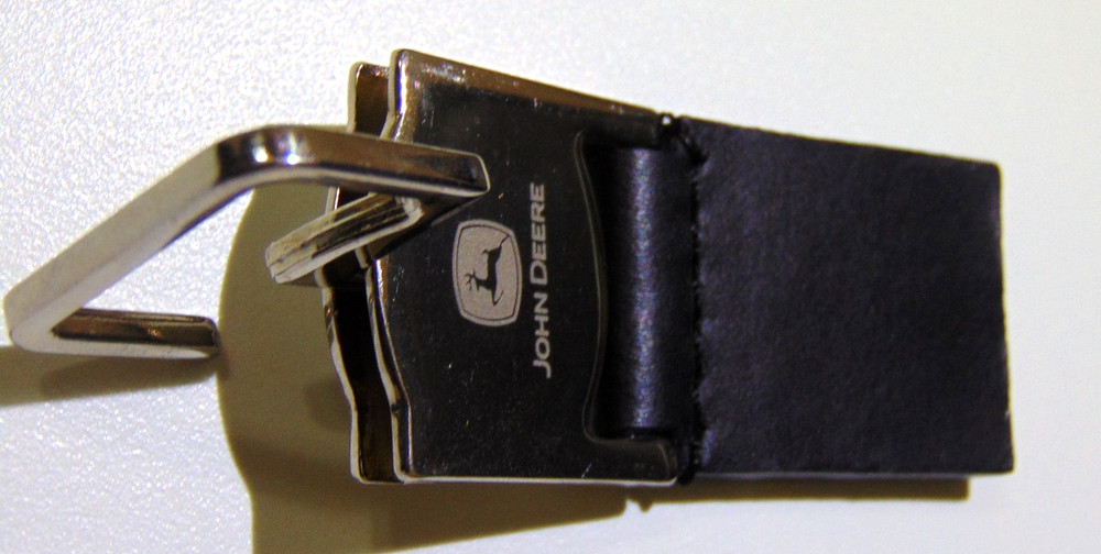John Deere Chrome w/Logo/Pull-Up Twist Connect/Black Leather Tag/Modern Design