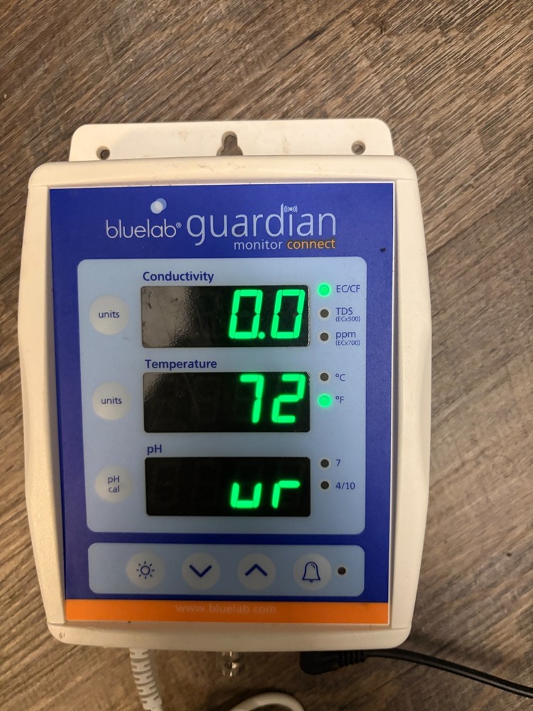 Bluelab pH Controller CONNECT - monitor automatic ph solution dosing lcd display
