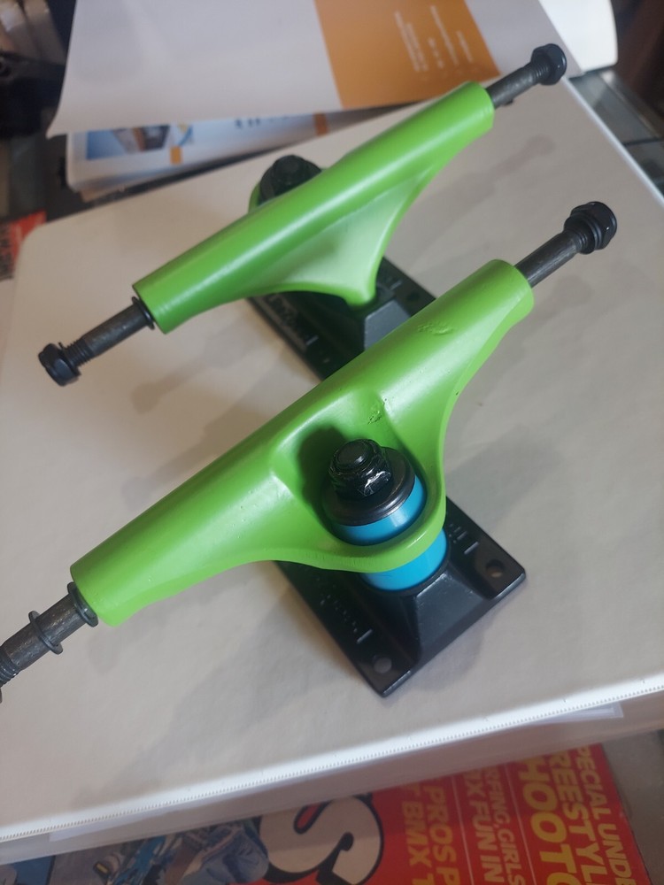 Litezpeed Trucks Pair Green with Black Baseplate
