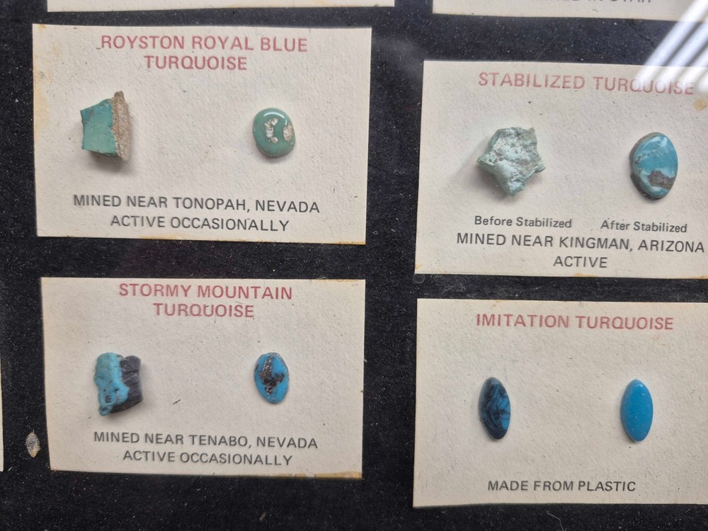 SOUTHWESTERN TURQUOISE DISPLAY PLAQUE 20 STONES