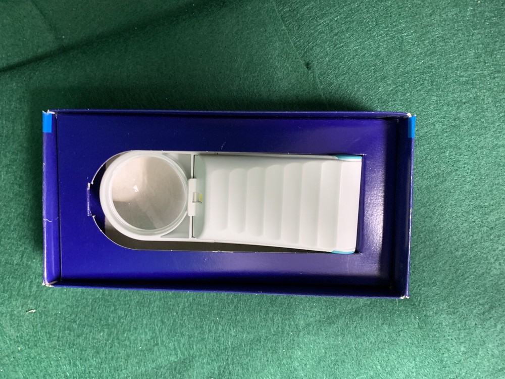 Schweizer Okolux Plus Mobil 28D HANDHELD ILLUMINATED MAGNIFIER