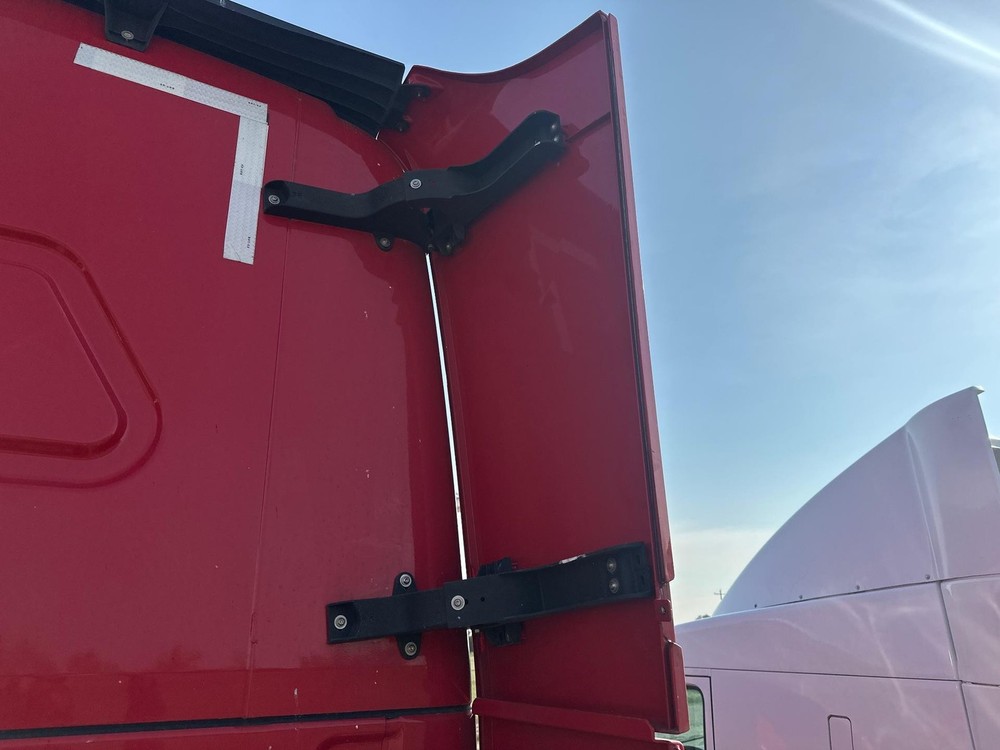 2012-2026 Freightliner CASCADIA RED Right UPPER Side Fairing/Cab Extender - Used