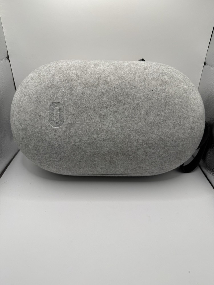 Oculus Quest 2 VR Headset Carrying Case – Light Grey Felt, Hard Shell