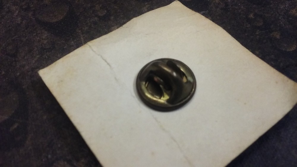 Red Cross Two Gallon Donor pin badge