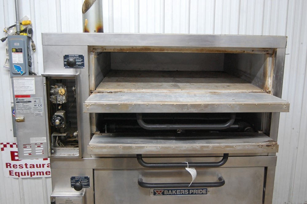 Bakers Pride 251 Natural Gas Double Deck Stone Pizza Oven