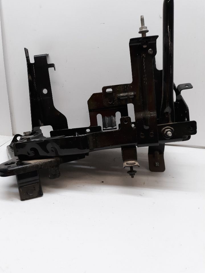 20-23 SILVERADO 2500 RIGHT PASSENGER SIDE BATTERY TRAY