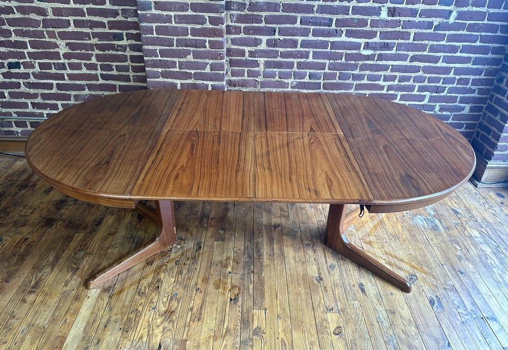 Danish Mid Century Modern Model 462 Teak Extension Dining Table w/ Two Leafs