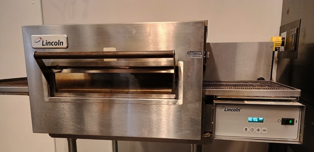 Ventless Lincoln 1132 Conveyor Pizza Oven