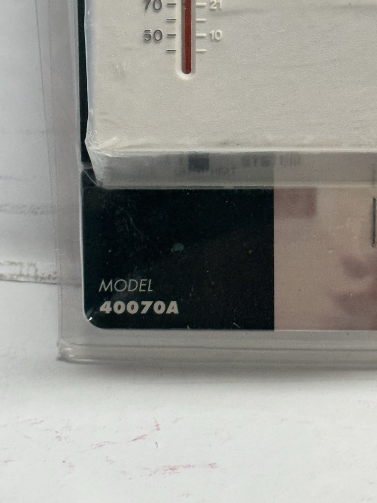 Hunter Mechanical Thermostat Model 40070A Heating and Cooling - New