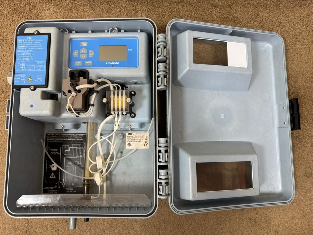 Hach / Chlorine Analyzer / CL-17 / 54400-60