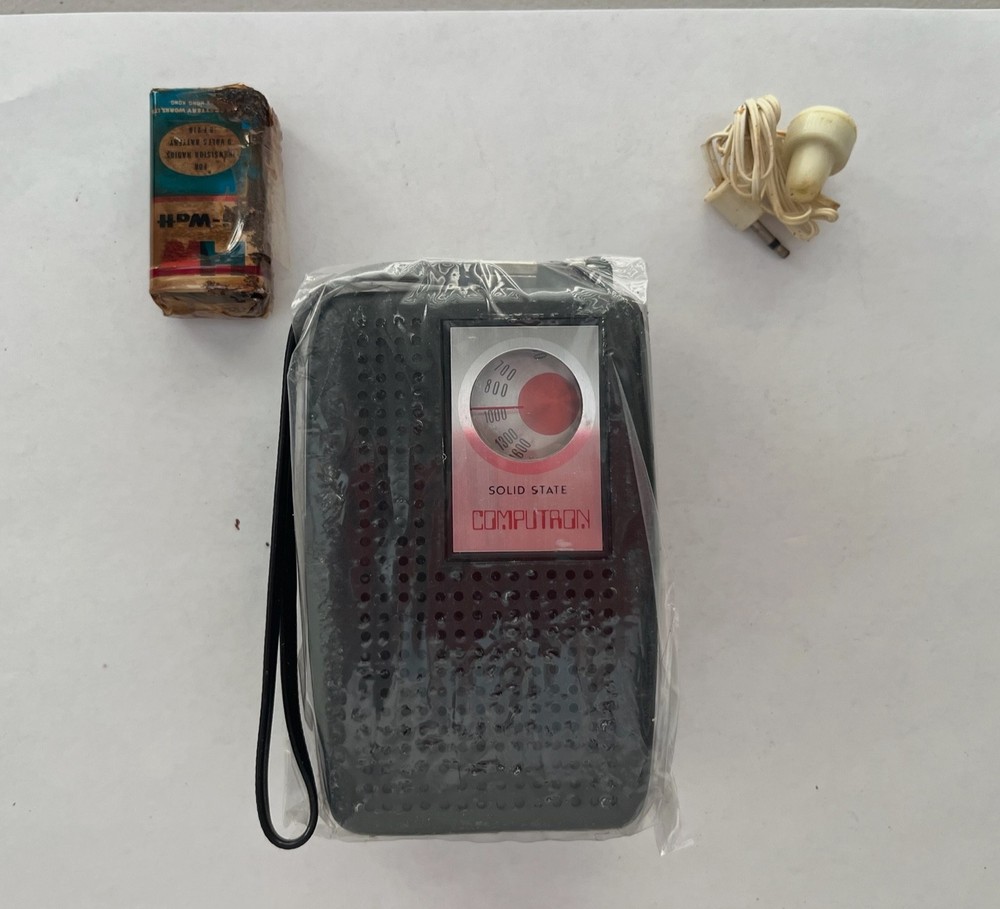 Vintage Computron Model #2601 Solid State Radio With Box