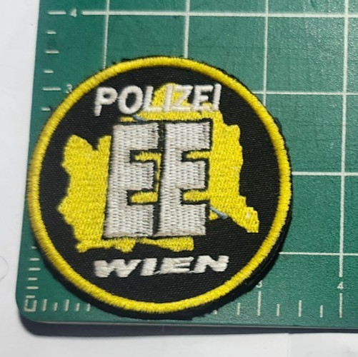 VIENNA AUSTRIA POLIZEI EE WIEN AUSTRIAN POLICE SHOULDER PATCH - HOOK & LOOP BACK