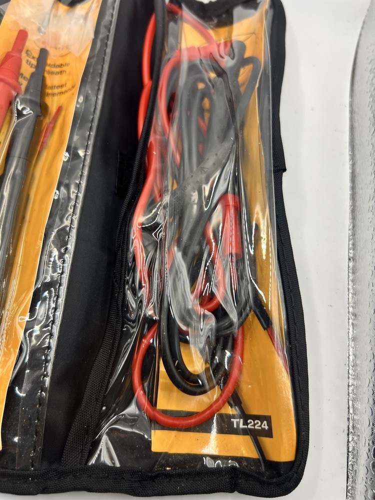 Fluke TLK-225 SureGrip Master Accessory Set Multimeter Test Leads Kit
