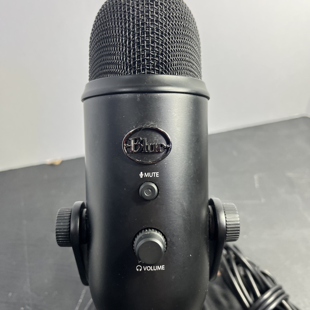 Blue Yeti Professional Multi-Pattern Black USB Condenser Microphone. E #1160