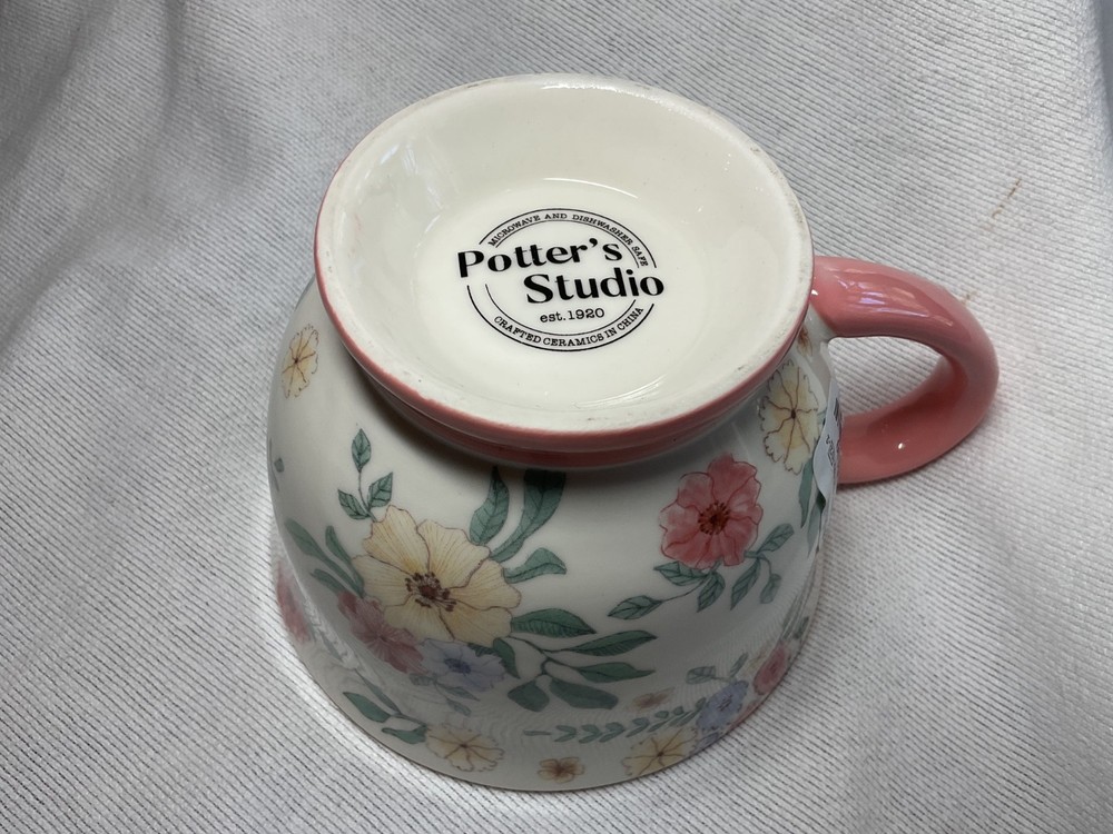 POTTERS STUDIO COFFEE TEA CUP FLOWERS CORAL HANDLE NWT