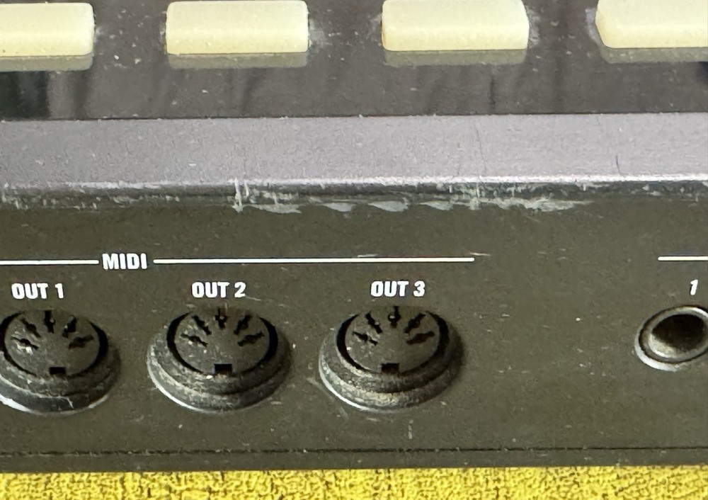 Native Instruments Maschine Studio Black MIDI Controller w Dual Screens USB DJ