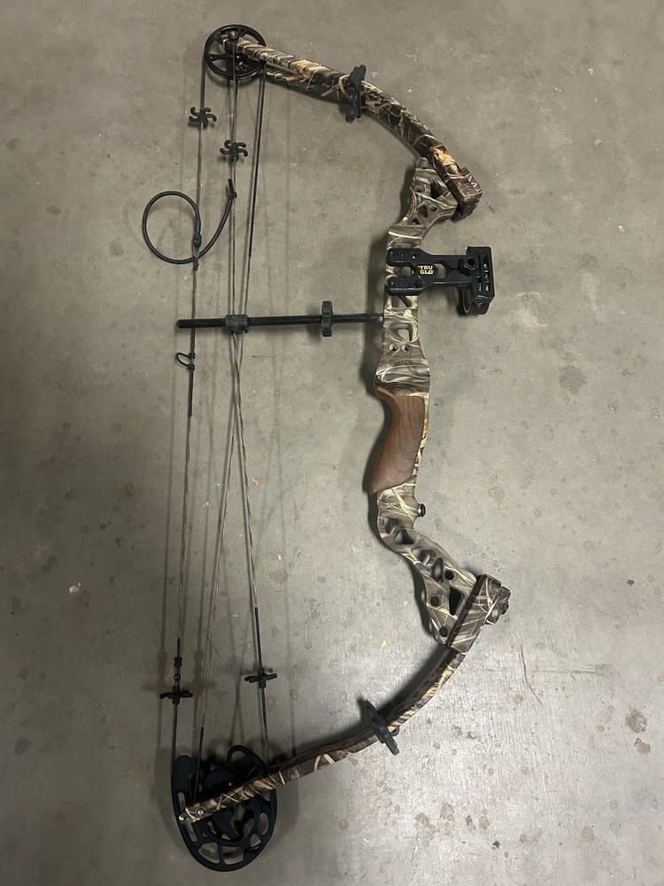 Bowtech 2007 Vital Impact Compound Bow 60lbs 29in Multi-Color