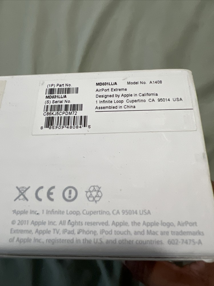 Apple Router (MD031LLA)