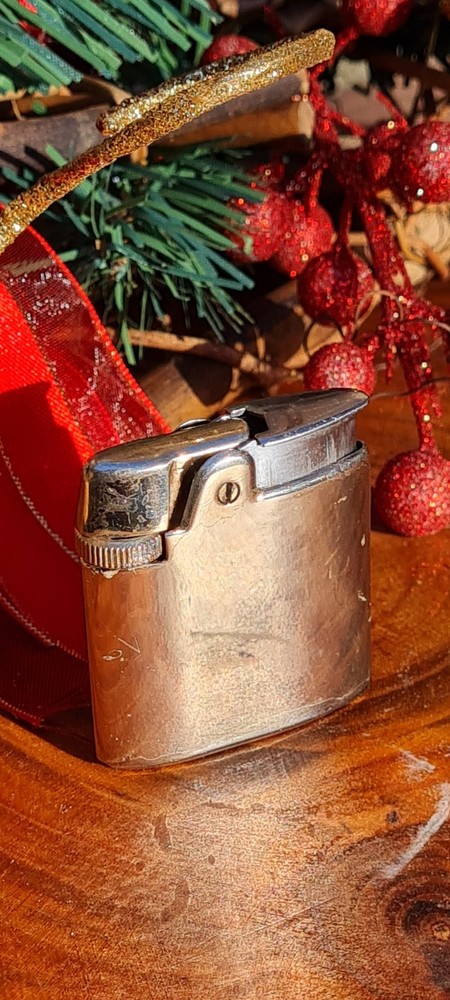 Gold Plated RONSON MILADY GAS LIGHTER .