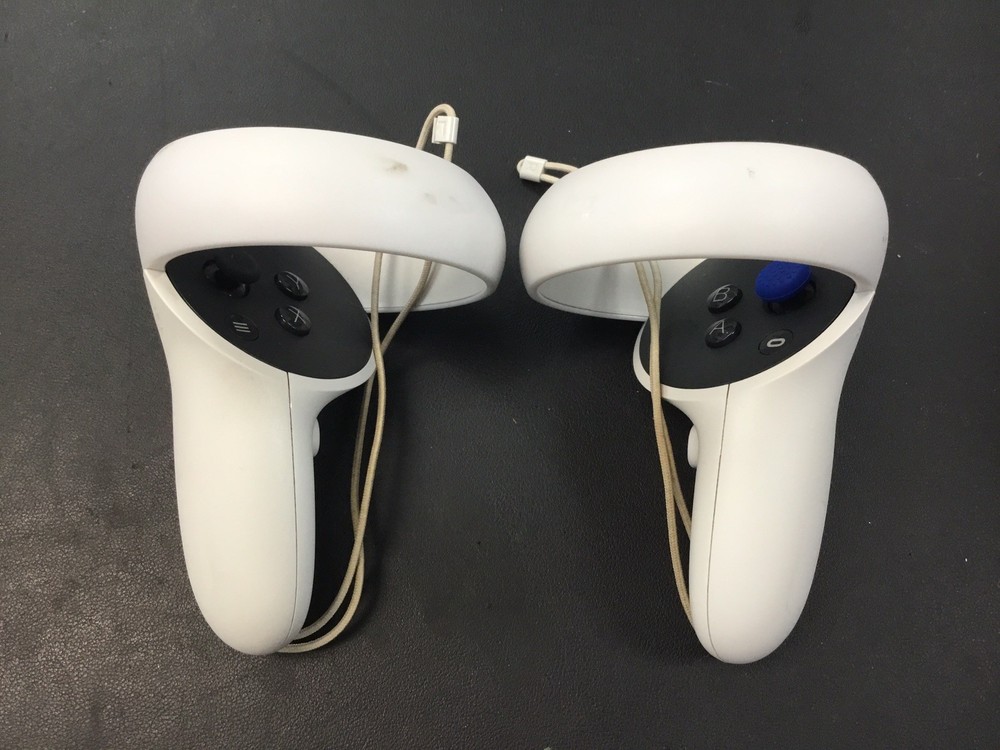 Meta Quest 2 VR Headset 64GB w/ Controllers
